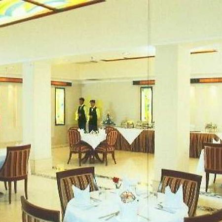Hotel Ashoka International New Delhi Exterior photo