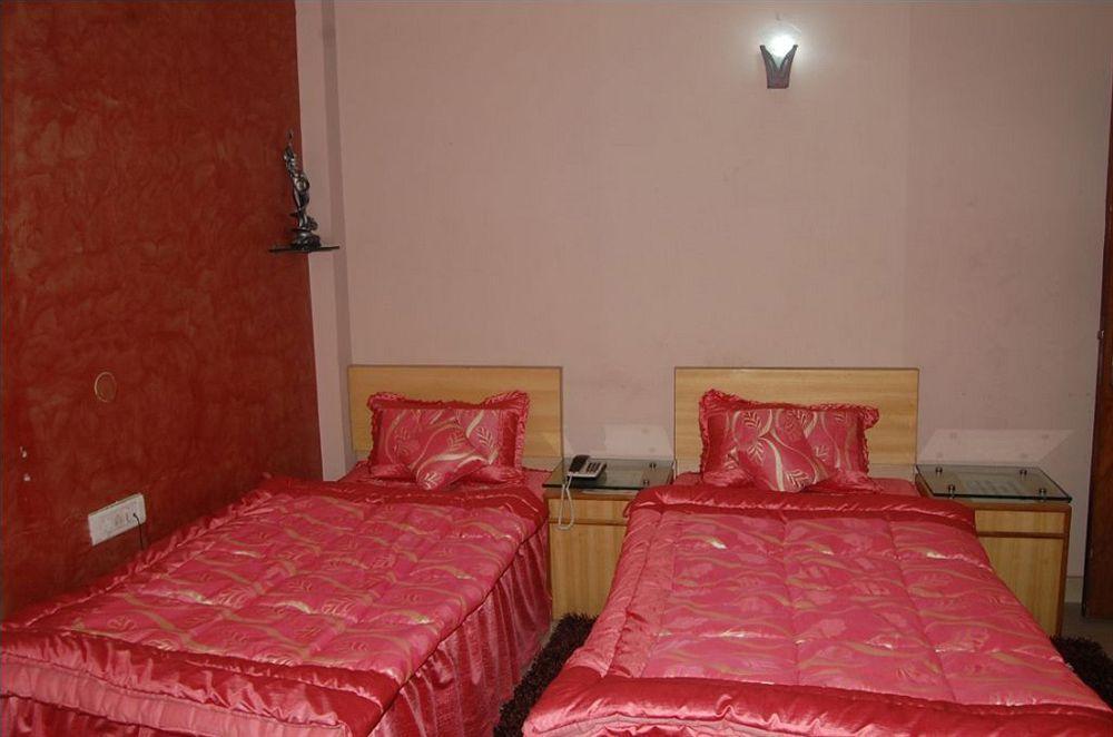 Hotel Ashoka International New Delhi Exterior photo