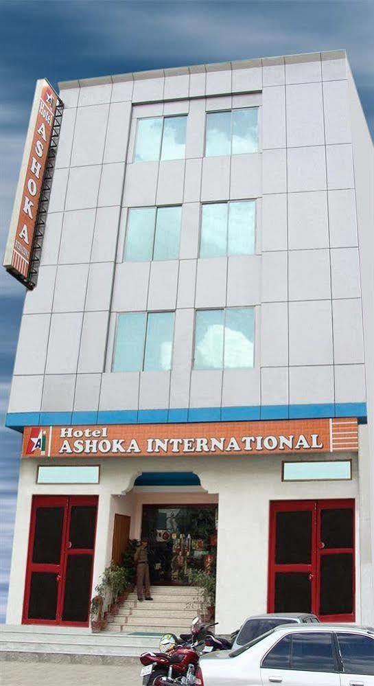 Hotel Ashoka International New Delhi Exterior photo